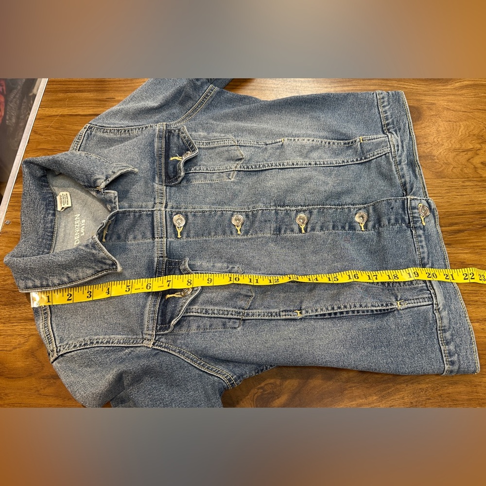Levi’s Denizen Button Up Cropped Blue Denim Trucker Jacket Women’s Size Medium - Picture 3 of 12